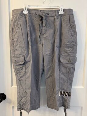 St. John's Bay Women's Gray Cargo Capris